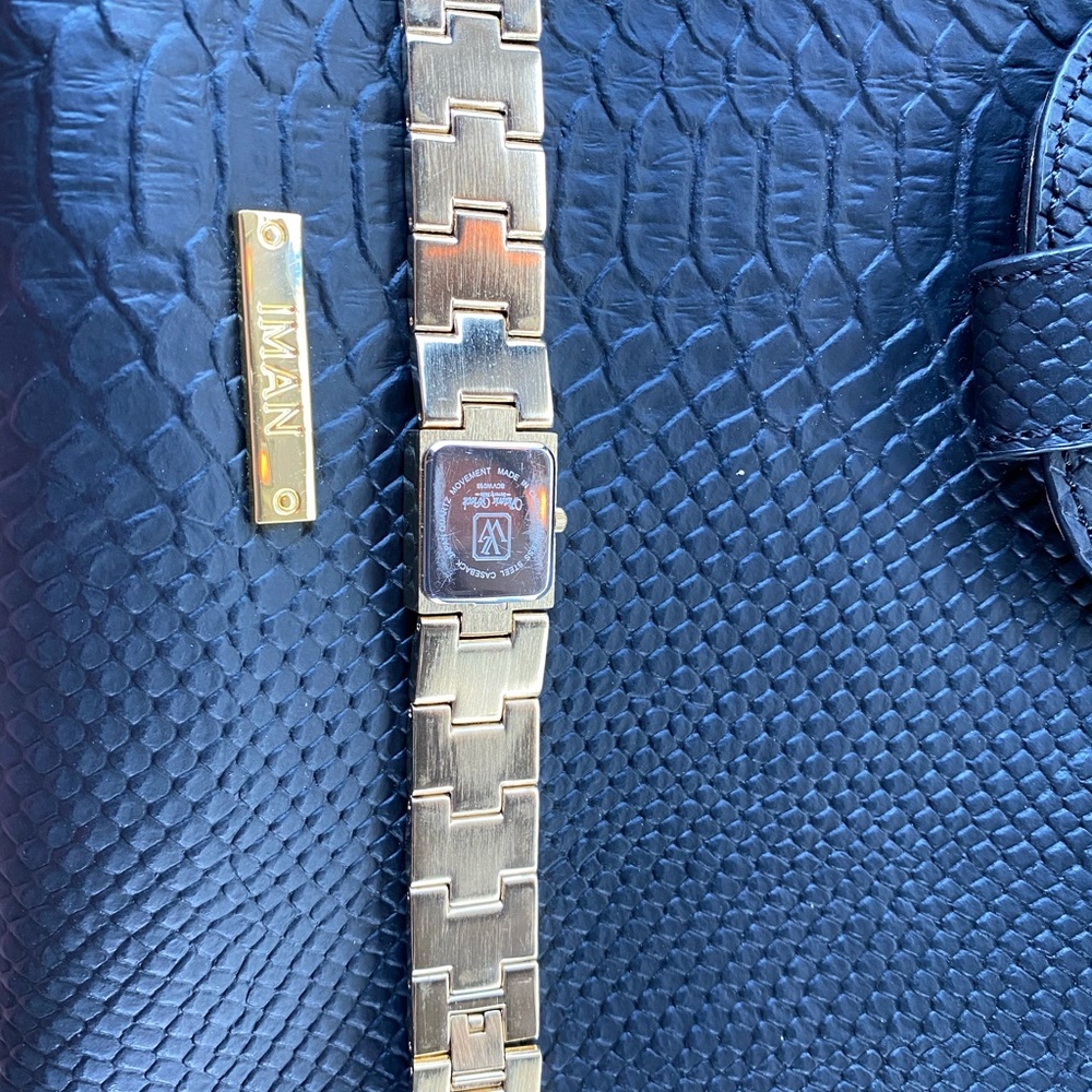 New condition band 7 1/2 to 8  w/ 2” floating ice